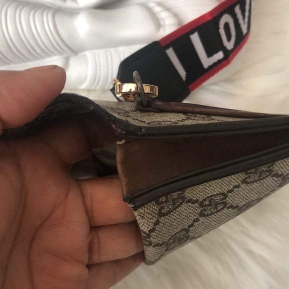 SOLD-Vintage Gucci cross body - Picture 6 of 12